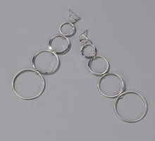 Load image into Gallery viewer, Womens Interlocking Hoop Earrings Lightweight Silver Tone Hoops