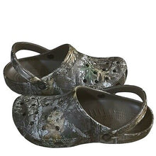 Load image into Gallery viewer, Crocs Mens Classic Realtree Edge Size 13 Clogs Camouflage